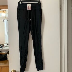 NWT Halara Cloudful Air Small Black Joggers